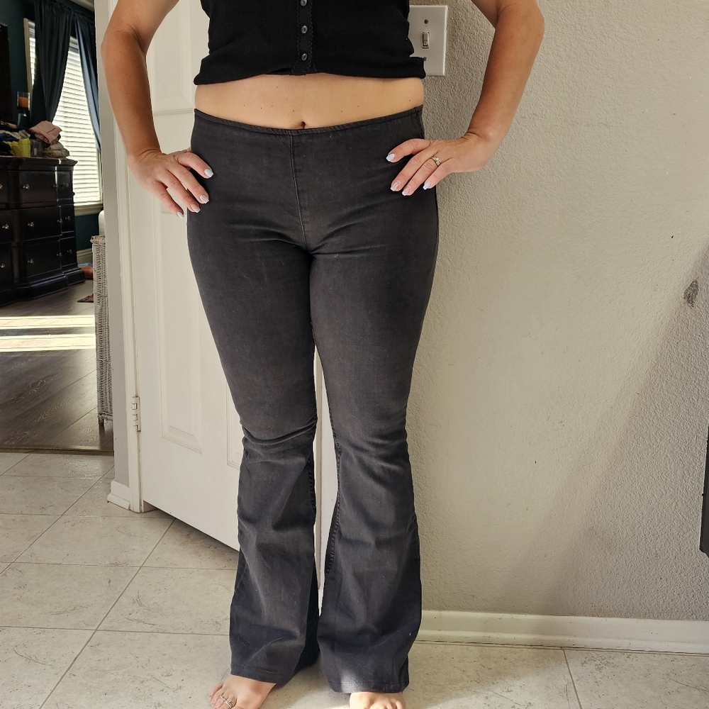 Super Cute Free People Black Pull On Flare Pants 30 W 30 L Stretch Flattering